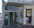 Bild: rti
Ab Montag gibt es am Gesundheitszentrum Waldsassen keinen akutstationären Bereich mehr. Die Türen des Standorts werden aber nicht geschlossen, denn die Orthopädische Rehabilitation bleibt erhalten. Das betonen Krankenhausleiterin Claudia Kost (links) und Michaela Helm, Pflegerische Zentrumsleitung.
