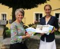 Bild: exb/Julia Braun
Alexandra Beier (links) und Projektleiterin Christina Maderer stellten die neue Broschüre vor.