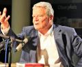 Bild: stg
Altbundespräsident Joachim Gauck sprach am Donnerstagabend in der Weidener Buchhandlung Rupprecht über "kämpferische Toleranz"