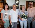 Bild: arw
Bürgermeister Rupert Troppmann (rechts) gratuliert Hannelore und Herbert Schmid zum goldenen Ehejubiläum. Links Tochter Kristine.