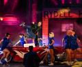 Bild: Luisenburg-Festspiele/Miedl
Mit fetzigen Choreographien begeistert das Ensemble bei der Premiere des Musicals "Grease" bei den Luisenburg-Festspielen.