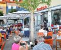 Bild: fjo
Ein für die Stadt völlig neues Kulturgefühl erweckt Lucas Hegner vor dem "Friedrich", der zudem Matthias Sommer als Überraschungsgast am E-Piano mitbringt.