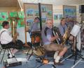 Bild: wrt
Die Burgsteig-Musikanten liefern die richtige Begleitmusik.