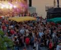 Bild: tr
Am Samstagabend bereitete die Partyband „Highline“ die Besucher des „cooltour“-Sommers auf die finale Lasershow in der Nacht vor.