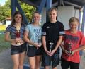 Bild: rbg
Kathrin Bachmeier, Viktoria Bogner, Fynn Legat und Leonhard Fütterer kehrten vom internationalen Sprintermeeting in Landau mit Pokalen im Gepäck zurück.