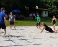 Bild: exb
Voller Körpereinsatz wird beim Beachvolleyball meistens belohnt. Dieses Bild entstand beim Vorjahresturnier am Sandplatz in der Kroau.