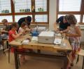 Bild: weu
Begeistert bearbeiteten und löteten die Schüler ihre Bausätze unter Mithilfe von zwei Auszubildenden der Firma Irlbacher.