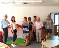 Bild: fjo
Pfarrer Georg Hartl, Erzieherin Julia Wittmann, Bürgermeisterin Margit Kirzinger, Kita-Leiterin Manuela Bauer, Geschäftsleiterin Kerstin Wilka-Dierl, Architekt Rudolf Meißner und Kirchenpfleger Siegfried Zeug (von links) sehen sich im Provisorium um.