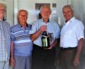 Bild: rgr
Günther Krist (Zweiter von rechts) feiert 85. Geburtstag. Dazu wünschen die Gewerkschaftskollegen Hans Dagner (von links) und Martin Hottner sowie Manfred Haberzeth (rechts) alles Gute.