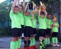 Bild: sja
Die G-Junioren holten sich beim gut besetzten "Inngaucup" in Neubeuern den Siegerpokal, den es nächstes Jahr zu verteidigen gilt.