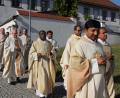 Bild: kro
Feierlicher Einzug der Priester des Dekanats in die Wondreber Pfarrkirche.