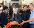 Bild: lst
„O’zapft is“ Auch wenn aus dem Fass, das Barnabas anzapfte, nur Wasser sprudelte, freut sich die Flossenbürger CSU-Vorsitzende Christina Rosner, Bruder Barnabas alias Markus Pentner und der Flosser Bürgermeister-Kandidat Armin Betz (von links) über einen gelungenen Freundschaftsabend.