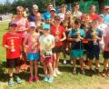 Bild: lst
Die Jugend-Bezirksmeister 2019 des Tennis-Bezirks Oberpfalz mit ihren Pokalen. Bild: lst