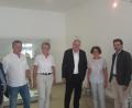 Bild: exb
Stephan Oetzinger (Zweiter von rechts) und Bürgermeister Lothar Höher (Mitte) besuchen das Keramikmuseum und informieren sich.