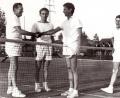 Archivbild: mab
Mit ihnen wurde der Tennissport in Schwarzenfeld zu Beginn der sechziger Jahre ein Thema: Helmut Lehmann, Otmar Wiesmeth, Werner Cyganek und Heinrich Sichler (von links).