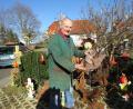 Bild: ubb
Stolz präsentiert der Kunsthandwerker seine Gartenskulpturen, die wirklich jeden Garten dezent verschönern.