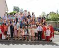 Bild: frd
56 jungen Christen aus der Seelsorgeeinheit Teunz, Niedermurach und Pertolzhofen spendete Weihbischof Reinhard Pappenberger (vorne links) das Sakrament der Firmung.