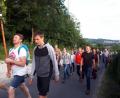 Bild: jud
Die Wallfahrtsgruppe der Pfarrei Großschönbrunn zieht zum Mariahilfberg nach Amberg.