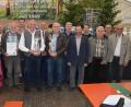 Bild: jr
Ausgeschiedene Vorstandsmitglieder ehrte die Forstbetriebsgemeinschaft Tirschenreuth bei ihrem Jubiläumsfest. Im Bild (von links) Mitarbeiterin Aurelia Haberkorn, Försterin Christina Scholz, Vorsitzender Johann Meister, Josef Zeitler, Geschäftsführer Wolfgang Beer, Karl Lindner, Bürgermeister Roland Grillmeier, Richard Bauer, Leitender Landwirtschaftsdirektor Wolfgang Wenisch, Gerhard Neubauer, Präsident Josef Ziegler, Johann Helm, Dirk Lüder (Bereichsleiter Forst) und Gregor Zölch.