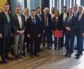 Bild: Bühner
Veranstalter, Referenten, Workshopleiter und Ehrengäste treffen sich zur Auftaktveranstaltung für das neue Medical-Valley-Center Weiden.