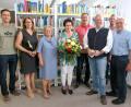 Bild: Hirsch
Oberbürgermeister Andreas Feller (Dritter von rechts) und Mitglieder der CSU-Fraktion bedankten sich bei Sieglinde Ziegler (M;itte, mit Blumen) für 38-jährige ehrenamtliche Mitarbeit in der Bücherei.