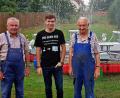 Bild: zer
Hans Heil, Korbinian Haberkorn und Josef Heil (von links) bereiten das Lampionfest mit Wasserspielen vor.