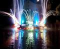 Bild: zer
Drei Tüftler zeigen den Letzauern eine Licht-Wasser-Show mit Fontänen, Farben und Musik der Extraklasse.