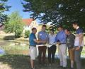 Bild: Wasserwirtschaftsamt Weiden
Bürgermeister Albert Nickl (von links), Christian Götz, Maria Bichlmeier, Roland Wach, Günter Ring, Johannes Pausch beim ersten Ortstermin an der Creußen in Tremmersdorf.