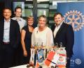 Bild: exb/Rotary-Club Oberpfälzer Wald
Die Rotarier kamen zum Übergangsmeeting zusammen. Elke Reinhart (Zweite von rechts) übernimmt das Amt von Josef Prokopetz (rechts). Mit dabei waren auch (von links) Peter Scheitinger (Clubmeister), Mario Weinfurtner (Internationaler Dienst), Florian Mächtel (Sekretär) und Regina Frauendorfer (Vortragswart).
