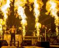 Bild: Jens Lorenz
Die Formation „Stahlzeit“ kommt auch bei der Pyro-Show ihren großen Vorbildern von Rammstein auf der Bühne ziemlich nahe.
