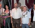 Bild: exb
Zweiter Schützenmeister Hans Eckl darf die Königskette tragen. Unser Bild zeigt von links Schützenmeister Maximilian Peither, Liesl Angelika Hösl, ersten Ritter Andreas Florian, Schützenkönig Hans Eckl und zweiten Ritter Matthias Zitzmann.