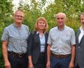 Bild: bk
Die Ortsvorsitzenden der CSU, Franz Luber (links, Großschönbrunn), Erika Urban (Zweite von links, Freihung) und Heinrich Schwirzer (rechts, Seugast) mit Bürgermeisterkandidat Klaus Siegert.