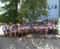 Bild: ibj
Über die bestanden Radfahrprüfung freuten sich die Schüler, insbesondere die Ehrenwimpelbesitzer (vorne) mit den Lehrkräften, Ausbildern und Gästen (hinten).