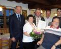 Bild: ubb
Herzlich verabschiedet wurde Ferdinand Köstler (Dritter von links, mit Ehefrau Helga) von Herbert Meier von der Bezirksgenossenschaft, Aufsichtsrat Ludwig Weiß, dem neuen Vorsitzenden, Robert Weiß, Bürgermeister Klaus Meyer (von links.) und Hubert Schnurrer (vorne).