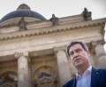 Bild: Peter Kneffel/dpa
Markus Söder vor der bayerischen Staatskanzlei.
