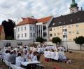Bild: pz
Zum "Weißen Dinner" trafen sich am Dienstag Tischgesellschaften aus dem ganzen Landkreis in den Neuen Gärten.