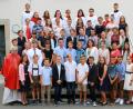 Bild: exb/Fotostudio Kraus
Im feierlichen Gottesdienst, den er zusammen mit Pfarrer Eugen Wismeth (links) zelebrierte, spendete Weihbischof Josef Graf (rechts) 43 Buben und Mädchen aus der Pfarreiengemeinschaft Winklarn-Thanstein das Sakrament der Firmung.