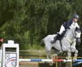 Bild: Ziegler
Ann-Sophie Seidl vom Hallerthaler RV Rohr gewann die schwierigste Prüfung am Sonntagabend, die Springprüfung der Klasse M**.