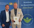 Bild: Umweltministerium
Josef Ernst (rechts) bei der Überreichung der Urkunde durch Umweltminister Thorsten Glauber (links).