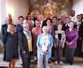 Bild: Thomas Dobler
Pfarrerin Heidi Gentzwein (rechts) leitete den Festgottesdienst in der Christuskirche, mit dem die Jubelkonfirmation von 20 Frauen und Männern begangen wurde.