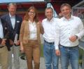 Bild: gib
Bei der Nachfolgeregelung sollten Unternehmer am Ball bleiben. Das rieten (von links) die ehemaligen Firmenchefs Horst Pinsker und Christof Stölzel sowie die IHK-Vertreter Andrea Kahr (Niederbayern), Reinhard Rieger und Manuel Lischka (Oberpfalz) beim Tag der Unternehmensnachfolge in der Continental-Arena.