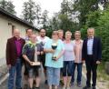 Bild: mhk
Die Mannschaftssieger des Stadtpokal-Wettbewerbs zusammen mit den Einzelbesten Dagmar Skrobatz (Mitte) und Markus Haberkorn (vorne links) sowie dem Sportstadtverbandsvorsitzenden Peter Haibach (links) und Bürgermeister Roland Grillmeier (rechts).