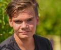 Bild: Nicolas Armer
Justin Fischer sitzt auf einer Treppe im Freibad.