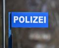 Bild: Ralf Hirschberger
Ein Schild mit der Aufschrift „Polizei“ ist zu sehen. Foto: Ralf Hirschberger/Archivbild