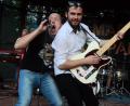 Bild: Kunz
Frontmann Daniel Nees und Gitarrist Bastian Kretzschmar außer Rand und Band.