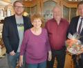 Bild: jr
Jubilar Siegfried Kilian mit Ehefrau Margareta, Enkel Maximilian (links) und Zweitem Bürgermeister Stefan Grillmeier.