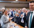 Bild: Christopher Dotzler
Die CSU schickt Thomas Ebeling wieder ins Rennen um das Amt des Landrats. Nach der Wahl gab es für den 43-Jährigen stehende Ovationen.