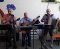 Bild: Kliniken Nordoberpfalz AG.
Für unterhaltsame Stunden bei Musik und Tanz sorgt das Trio Herbert, Andy und Georg beim Sommerfest im Haus St. Laurentius.
