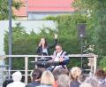 Bild: fjo
In Begleitung von Daniel Steinbrecher auf dem E-Piano zieht Andrea Marie die Zuhörer der Sommerserenade in ihren Bann.