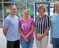Bild: twi
Toni und Jana Licha, Schulleiterin Diana Neidhard und Bürgermeister Konrad Kiener zeigen sich enttäuscht über das Scheitern der Petition